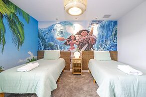 Gorgeous 9Bd SF w Pool Champions Gate 9088