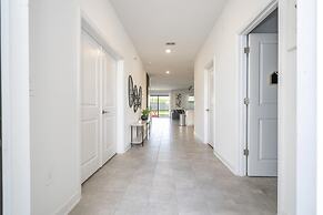 Gorgeous 9Bd SF w Pool Champions Gate 9088