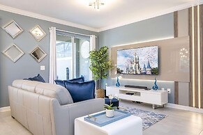 Wonderful 5 Bd w Pool Storey Lake Resort 2545