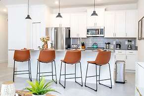 4Bd Private Pool w Free Waterpark Close Disney