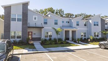 4Bd Private Pool w Free Waterpark Close Disney