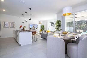 4Bd Private Pool w Free Waterpark Close Disney