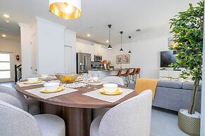 4Bd Private Pool w Free Waterpark Close Disney