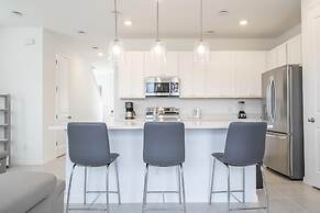 Charming 3Bd Close to Disney at Enclaves 745