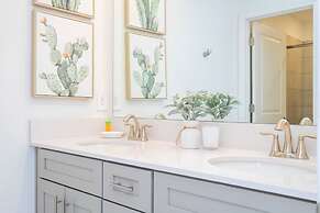 Stunning 5 Bd w Pool Storey Lake Resort 2653