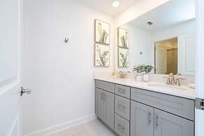 Stunning 5 Bd w Pool Storey Lake Resort 2653