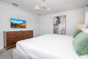 Stunning 5 Bd w Pool Storey Lake Resort 2653