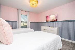 Stunning 5 Bd w Pool Storey Lake Resort 2653