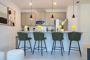 Stunning 5 Bd w Pool Storey Lake Resort 2653