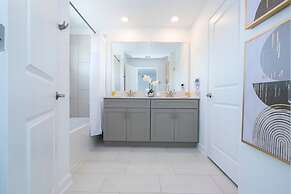 Stunning 5 Bd w Pool Storey Lake Resort 2653