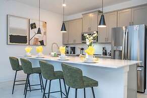 Stunning 5 Bd w Pool Storey Lake Resort 2653