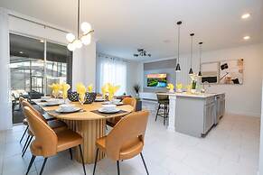 Stunning 5 Bd w Pool Storey Lake Resort 2653