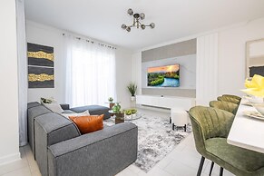 Stunning 5 Bd w Pool Storey Lake Resort 2653