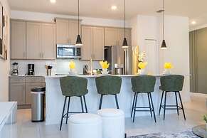 Stunning 5 Bd w Pool Storey Lake Resort 2653