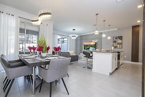 Stunning 4 Bd w Pool Storey Lake Resort 2613