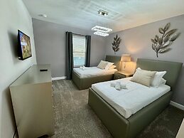 Stunning 4 Bd w Pool Storey Lake Resort 2613