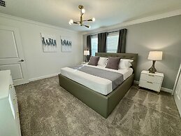 Stunning 4 Bd w Pool Storey Lake Resort 2613