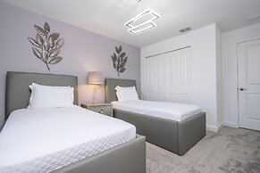 Stunning 4 Bd w Pool Storey Lake Resort 2613