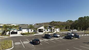 Stunning 4 Bd w Pool Storey Lake Resort 2613