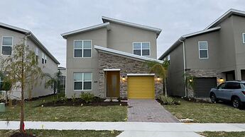 Stunning 5Bd w Pool Close to Disney at Champions Gate 8956