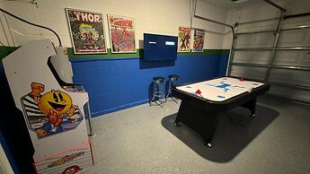 Stunning 5Bd w Pool Close to Disney at Champions Gate 8956