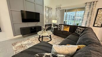 Stunning 5Bd w Pool Close to Disney at Champions Gate 8956