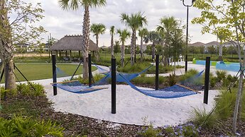 Stunning 5Bd w Pool Close to Disney at Champions Gate 8956