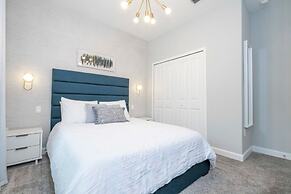 Stunning 4 Bd w Pool Storey Lake Resort 2400