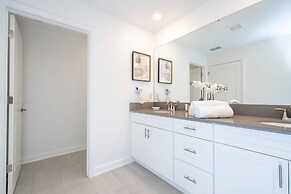 Stunning 4 Bd w Pool Storey Lake Resort 2400