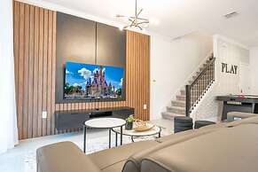 Stunning 4 Bd w Pool Storey Lake Resort 2400