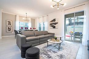 Stunning 4 Bd w Pool Storey Lake Resort 2400