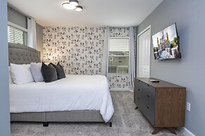 Stunning 4 Bd w Pool Storey Lake Resort 2400