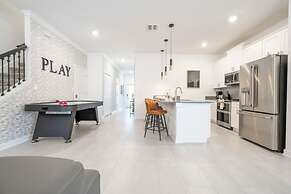 Stunning 4 Bd w Pool Storey Lake Resort 2400