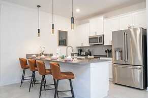 Stunning 4 Bd w Pool Storey Lake Resort 2400