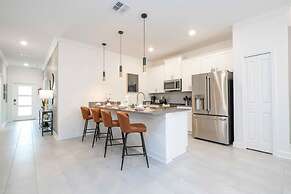 Stunning 4 Bd w Pool Storey Lake Resort 2400