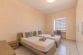 Harbour View Spacious 2BR Apartment