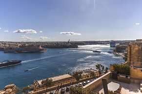 Harbour View Spacious 2BR Apartment