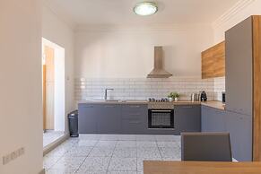 Harbour View Spacious 2BR Apartment