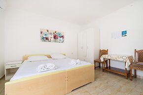 Studio Apartments Near Center 5