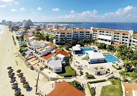 Cancun Studio Overlooking the Lagoon