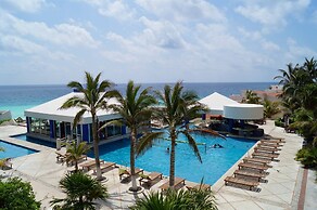 Cancun Studio Overlooking the Lagoon