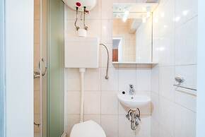 Room in Guest Room - Private Room Near Center 6