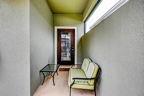 Bright & Cheery Vacation Villa-1638st 5 Bedroom Townhouse by RedAwning