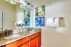 Bright & Cheery Vacation Villa-1638st 5 Bedroom Townhouse by RedAwning