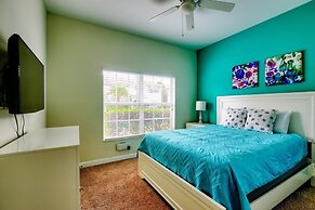 Bright & Cheery Vacation Villa-1638st 5 Bedroom Townhouse by RedAwning