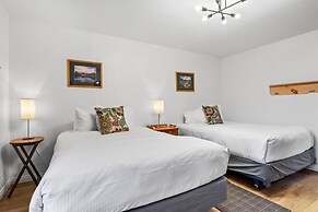 Luxury at Altitude Base Camp 2 Bedroom 2 Condo by RedAwning