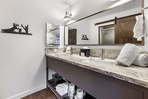 Luxury at Altitude Base Camp 2 Bedroom 2 Condo by RedAwning