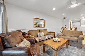 Luxury at Altitude Base Camp 2 Bedroom 2 Condo by RedAwning