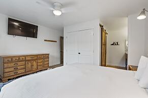 Luxury at Altitude Base Camp 2 Bedroom 2 Condo by RedAwning