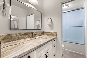 Luxury at Altitude Base Camp 2 Bedroom 2 Condo by RedAwning